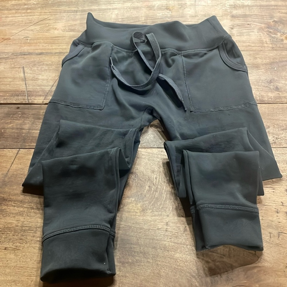 Copper Key leggings, charcoal gray